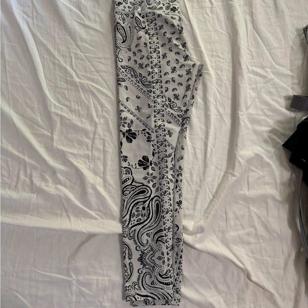 Athleta Black and White Patterned Leggings